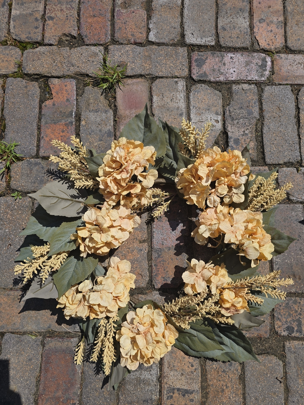 Yellow Cream Hydrangea Wreath. NWOT Stunning Spring Decor